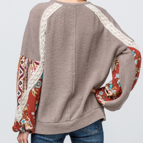 Contrast Balloon sleeve top with crochet trim - Picture 3 of 5